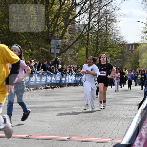 12.04.2026 - 45. Internationalen Wilhelmsburger Insellauf J. Mangold http://msf.ph/oto/9524437 12.04.2026 14:51:06 Ziel 495, 1041, 1052, 116, 593, 1042, 686, 536, 1047, 1074 meine-sportfotos.de