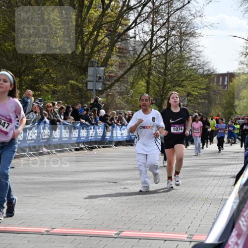 12.04.2026 - 45. Internationalen Wilhelmsburger Insellauf J. Mangold http://msf.ph/oto/9524440 12.04.2026 14:51:07 Ziel 1052, 116, 593, 1042, 686, 536, 1047, 1074, 1054 meine-sportfotos.de