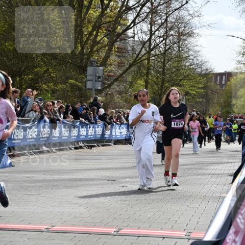 12.04.2026 - 45. Internationalen Wilhelmsburger Insellauf J. Mangold http://msf.ph/oto/9524441 12.04.2026 14:51:07 Ziel 1052, 116, 593, 1042, 686, 536, 1047, 1074, 1054 meine-sportfotos.de