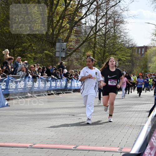 12.04.2026 - 45. Internationalen Wilhelmsburger Insellauf J. Mangold http://msf.ph/oto/9524443 12.04.2026 14:51:07 Ziel 1052, 116, 593, 1042, 686, 536, 1047, 1074, 1054 meine-sportfotos.de