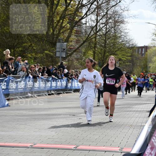 12.04.2026 - 45. Internationalen Wilhelmsburger Insellauf J. Mangold http://msf.ph/oto/9524444 12.04.2026 14:51:07 Ziel 1052, 116, 593, 1042, 686, 536, 1047, 1074, 1054 meine-sportfotos.de