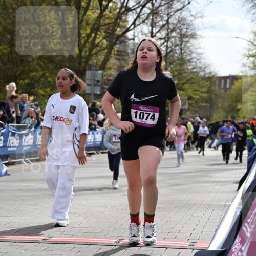 12.04.2026 - 45. Internationalen Wilhelmsburger Insellauf J. Mangold http://msf.ph/oto/9524446 12.04.2026 14:51:09 Ziel 1042, 686, 536, 1047, 1074, 1054 meine-sportfotos.de