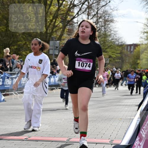 12.04.2026 - 45. Internationalen Wilhelmsburger Insellauf J. Mangold http://msf.ph/oto/9524447 12.04.2026 14:51:09 Ziel 1042, 686, 536, 1047, 1074, 1054 meine-sportfotos.de