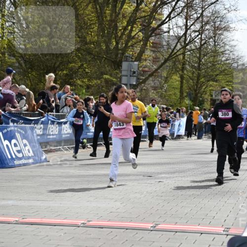 12.04.2026 - 45. Internationalen Wilhelmsburger Insellauf J. Mangold http://msf.ph/oto/9524451 12.04.2026 14:51:13 Ziel 1054, 1843, 380, 435, 1051, 544 meine-sportfotos.de