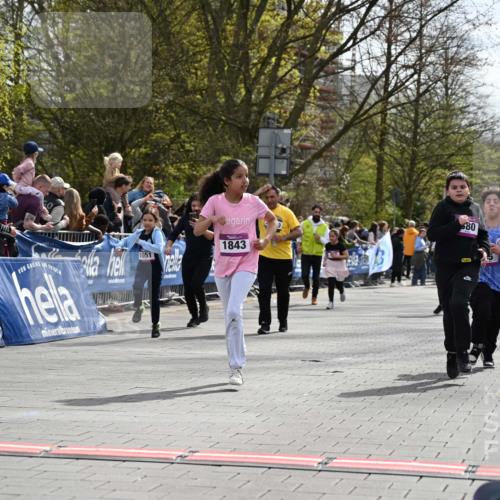 12.04.2026 - 45. Internationalen Wilhelmsburger Insellauf J. Mangold http://msf.ph/oto/9524454 12.04.2026 14:51:13 Ziel 1054, 1843, 380, 435, 1051, 544 meine-sportfotos.de