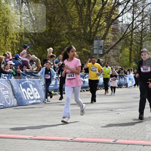 12.04.2026 - 45. Internationalen Wilhelmsburger Insellauf J. Mangold http://msf.ph/oto/9524459 12.04.2026 14:51:13 Ziel 1054, 1843, 380, 435, 1051, 544 meine-sportfotos.de