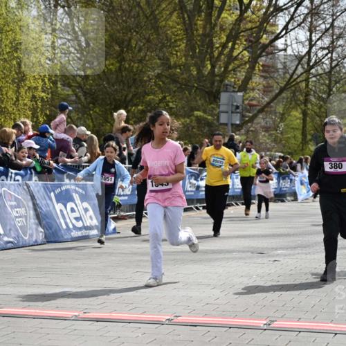 12.04.2026 - 45. Internationalen Wilhelmsburger Insellauf J. Mangold http://msf.ph/oto/9524460 12.04.2026 14:51:13 Ziel 1054, 1843, 380, 435, 1051, 544 meine-sportfotos.de