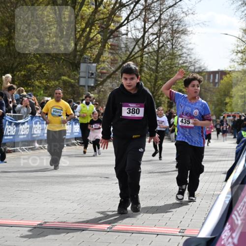 12.04.2026 - 45. Internationalen Wilhelmsburger Insellauf J. Mangold http://msf.ph/oto/9524464 12.04.2026 14:51:14 Ziel 1054, 1843, 380, 435, 1051, 544, 444 meine-sportfotos.de