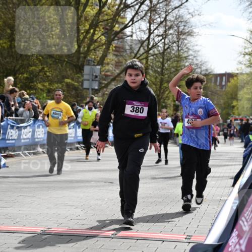 12.04.2026 - 45. Internationalen Wilhelmsburger Insellauf J. Mangold http://msf.ph/oto/9524465 12.04.2026 14:51:14 Ziel 1054, 1843, 380, 435, 1051, 544, 444 meine-sportfotos.de