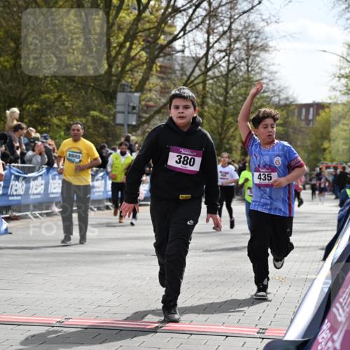 12.04.2026 - 45. Internationalen Wilhelmsburger Insellauf J. Mangold http://msf.ph/oto/9524466 12.04.2026 14:51:14 Ziel 1054, 1843, 380, 435, 1051, 544, 444 meine-sportfotos.de