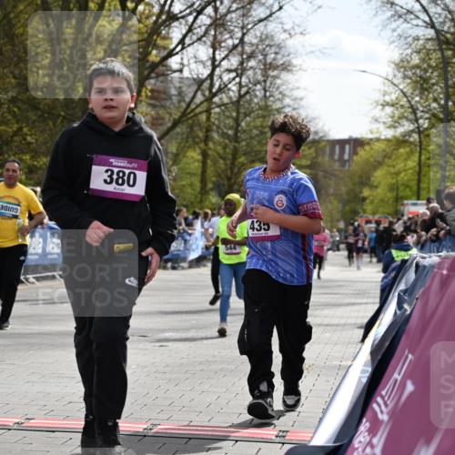 12.04.2026 - 45. Internationalen Wilhelmsburger Insellauf J. Mangold http://msf.ph/oto/9524467 12.04.2026 14:51:15 Ziel 1054, 1843, 380, 435, 1051, 544, 444, 868, 852 meine-sportfotos.de