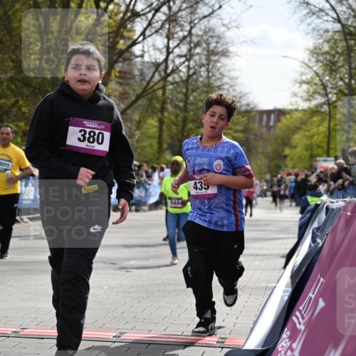 12.04.2026 - 45. Internationalen Wilhelmsburger Insellauf J. Mangold http://msf.ph/oto/9524468 12.04.2026 14:51:15 Ziel 1054, 1843, 380, 435, 1051, 544, 444, 868, 852 meine-sportfotos.de