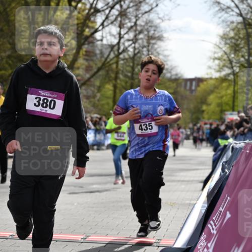 12.04.2026 - 45. Internationalen Wilhelmsburger Insellauf J. Mangold http://msf.ph/oto/9524470 12.04.2026 14:51:15 Ziel 1054, 1843, 380, 435, 1051, 544, 444, 868, 852 meine-sportfotos.de