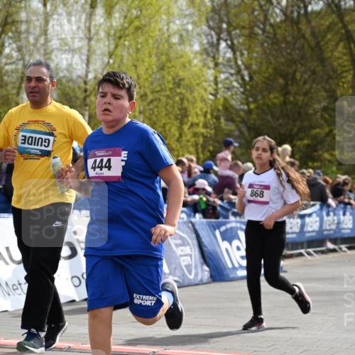 12.04.2026 - 45. Internationalen Wilhelmsburger Insellauf J. Mangold http://msf.ph/oto/9524477 12.04.2026 14:51:19 Ziel 435, 1051, 544, 444, 868, 852, 358, 1072 meine-sportfotos.de