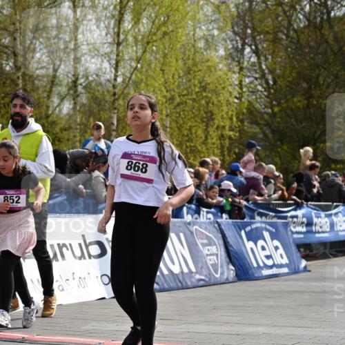 12.04.2026 - 45. Internationalen Wilhelmsburger Insellauf J. Mangold http://msf.ph/oto/9524485 12.04.2026 14:51:20 Ziel 544, 444, 868, 852, 358, 1072 meine-sportfotos.de