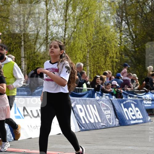 12.04.2026 - 45. Internationalen Wilhelmsburger Insellauf J. Mangold http://msf.ph/oto/9524488 12.04.2026 14:51:20 Ziel 544, 444, 868, 852, 358, 1072 meine-sportfotos.de