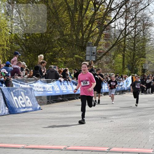 12.04.2026 - 45. Internationalen Wilhelmsburger Insellauf J. Mangold http://msf.ph/oto/9524489 12.04.2026 14:51:21 Ziel 544, 444, 868, 852, 358, 1072 meine-sportfotos.de
