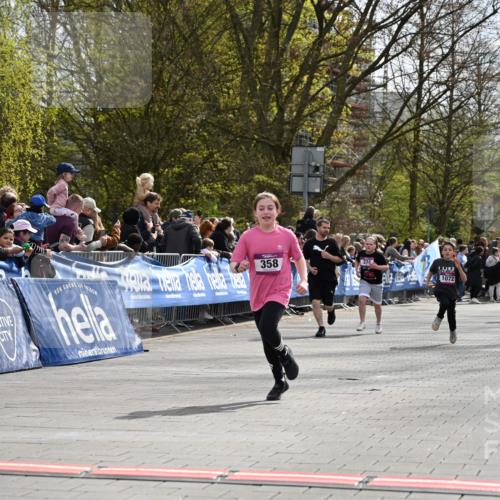 12.04.2026 - 45. Internationalen Wilhelmsburger Insellauf J. Mangold http://msf.ph/oto/9524491 12.04.2026 14:51:21 Ziel 544, 444, 868, 852, 358, 1072 meine-sportfotos.de
