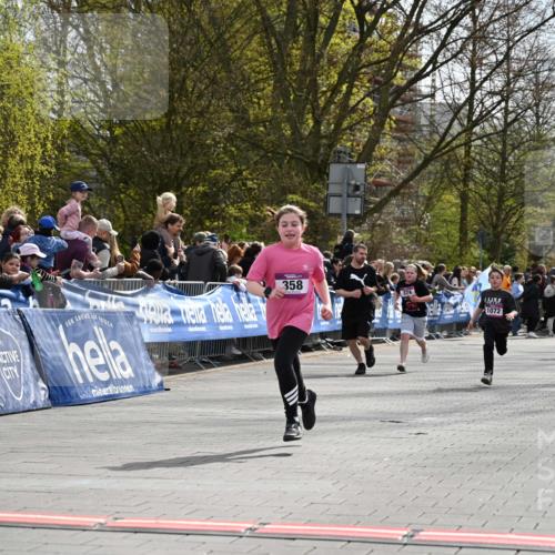 12.04.2026 - 45. Internationalen Wilhelmsburger Insellauf J. Mangold http://msf.ph/oto/9524492 12.04.2026 14:51:21 Ziel 544, 444, 868, 852, 358, 1072 meine-sportfotos.de