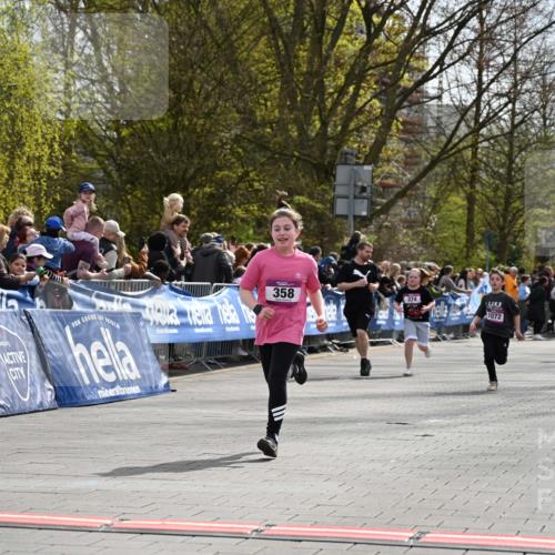 12.04.2026 - 45. Internationalen Wilhelmsburger Insellauf J. Mangold http://msf.ph/oto/9524493 12.04.2026 14:51:21 Ziel 544, 444, 868, 852, 358, 1072 meine-sportfotos.de