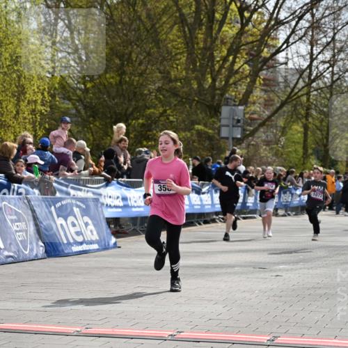 12.04.2026 - 45. Internationalen Wilhelmsburger Insellauf J. Mangold http://msf.ph/oto/9524495 12.04.2026 14:51:21 Ziel 544, 444, 868, 852, 358, 1072 meine-sportfotos.de