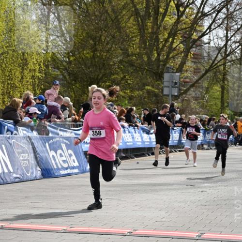 12.04.2026 - 45. Internationalen Wilhelmsburger Insellauf J. Mangold http://msf.ph/oto/9524498 12.04.2026 14:51:22 Ziel 444, 868, 852, 358, 1072, 374 meine-sportfotos.de