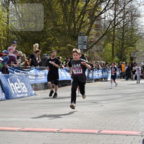 12.04.2026 - 45. Internationalen Wilhelmsburger Insellauf J. Mangold http://msf.ph/oto/9524499 12.04.2026 14:51:23 Ziel 868, 852, 358, 1072, 374 meine-sportfotos.de