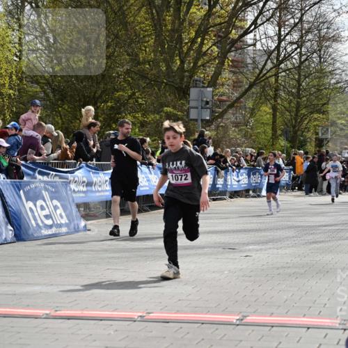 12.04.2026 - 45. Internationalen Wilhelmsburger Insellauf J. Mangold http://msf.ph/oto/9524500 12.04.2026 14:51:23 Ziel 868, 852, 358, 1072, 374 meine-sportfotos.de