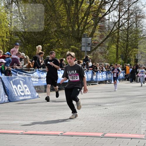 12.04.2026 - 45. Internationalen Wilhelmsburger Insellauf J. Mangold http://msf.ph/oto/9524501 12.04.2026 14:51:23 Ziel 868, 852, 358, 1072, 374 meine-sportfotos.de