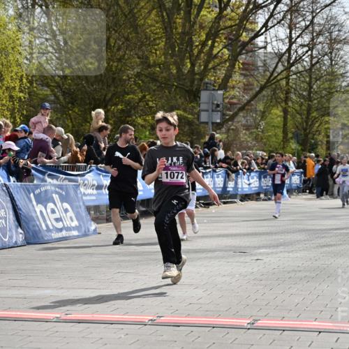 12.04.2026 - 45. Internationalen Wilhelmsburger Insellauf J. Mangold http://msf.ph/oto/9524502 12.04.2026 14:51:23 Ziel 868, 852, 358, 1072, 374 meine-sportfotos.de