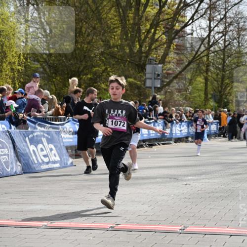 12.04.2026 - 45. Internationalen Wilhelmsburger Insellauf J. Mangold http://msf.ph/oto/9524503 12.04.2026 14:51:23 Ziel 868, 852, 358, 1072, 374 meine-sportfotos.de