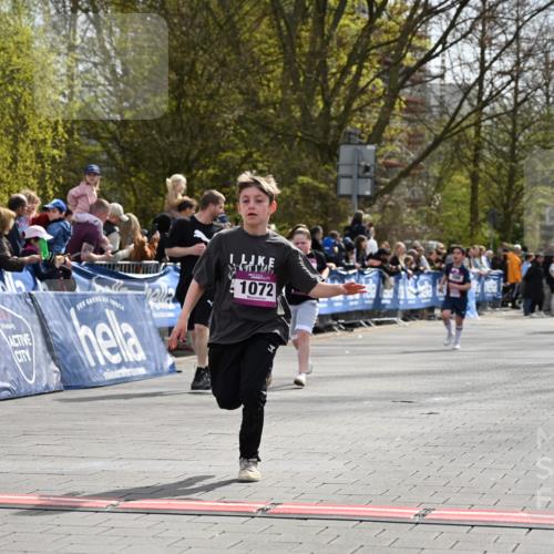 12.04.2026 - 45. Internationalen Wilhelmsburger Insellauf J. Mangold http://msf.ph/oto/9524504 12.04.2026 14:51:23 Ziel 868, 852, 358, 1072, 374 meine-sportfotos.de