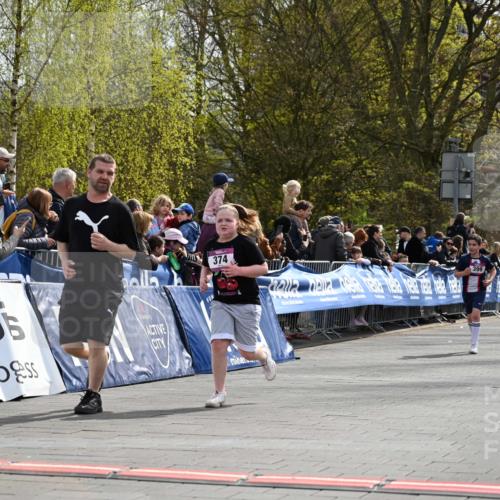 12.04.2026 - 45. Internationalen Wilhelmsburger Insellauf J. Mangold http://msf.ph/oto/9524520 12.04.2026 14:51:25 Ziel 358, 1072, 374 meine-sportfotos.de