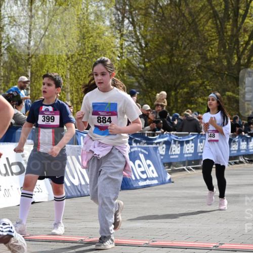 12.04.2026 - 45. Internationalen Wilhelmsburger Insellauf J. Mangold http://msf.ph/oto/9524539 12.04.2026 14:51:32 Ziel 390, 399, 884, 648, 1071 meine-sportfotos.de