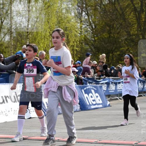 12.04.2026 - 45. Internationalen Wilhelmsburger Insellauf J. Mangold http://msf.ph/oto/9524541 12.04.2026 14:51:32 Ziel 390, 399, 884, 648, 1071 meine-sportfotos.de