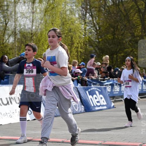12.04.2026 - 45. Internationalen Wilhelmsburger Insellauf J. Mangold http://msf.ph/oto/9524542 12.04.2026 14:51:32 Ziel 390, 399, 884, 648, 1071 meine-sportfotos.de