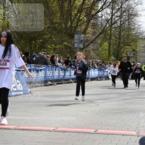 12.04.2026 - 45. Internationalen Wilhelmsburger Insellauf J. Mangold http://msf.ph/oto/9524543 12.04.2026 14:51:33 Ziel 390, 399, 884, 648, 1071 meine-sportfotos.de