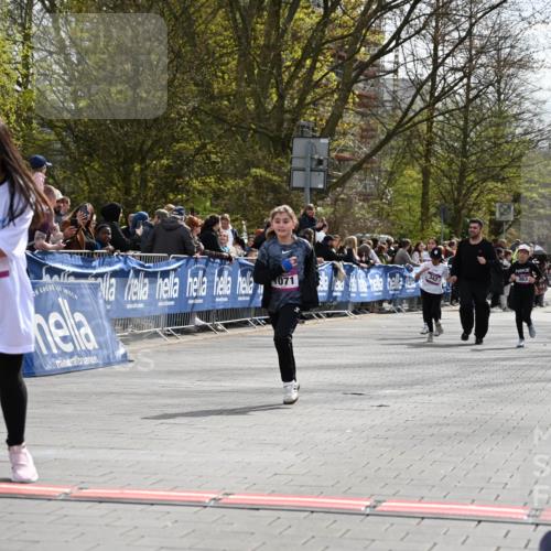12.04.2026 - 45. Internationalen Wilhelmsburger Insellauf J. Mangold http://msf.ph/oto/9524547 12.04.2026 14:51:33 Ziel 390, 399, 884, 648, 1071 meine-sportfotos.de