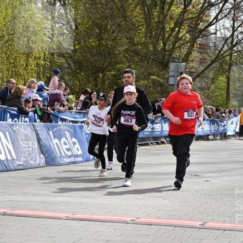 12.04.2026 - 45. Internationalen Wilhelmsburger Insellauf J. Mangold http://msf.ph/oto/9524559 12.04.2026 14:51:38 Ziel 1071, 523, 363, 342, 505 meine-sportfotos.de