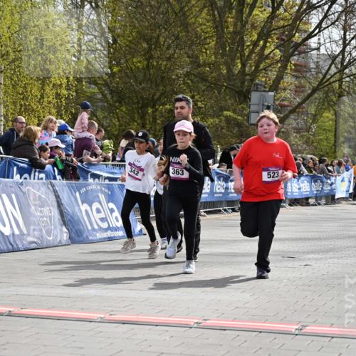 12.04.2026 - 45. Internationalen Wilhelmsburger Insellauf J. Mangold http://msf.ph/oto/9524560 12.04.2026 14:51:38 Ziel 1071, 523, 363, 342, 505 meine-sportfotos.de