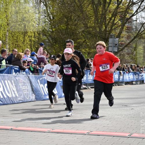 12.04.2026 - 45. Internationalen Wilhelmsburger Insellauf J. Mangold http://msf.ph/oto/9524563 12.04.2026 14:51:38 Ziel 1071, 523, 363, 342, 505 meine-sportfotos.de