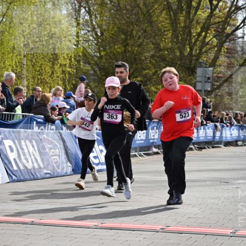 12.04.2026 - 45. Internationalen Wilhelmsburger Insellauf J. Mangold http://msf.ph/oto/9524565 12.04.2026 14:51:38 Ziel 1071, 523, 363, 342, 505 meine-sportfotos.de