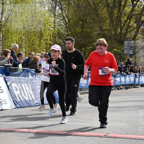 12.04.2026 - 45. Internationalen Wilhelmsburger Insellauf J. Mangold http://msf.ph/oto/9524568 12.04.2026 14:51:38 Ziel 1071, 523, 363, 342, 505 meine-sportfotos.de