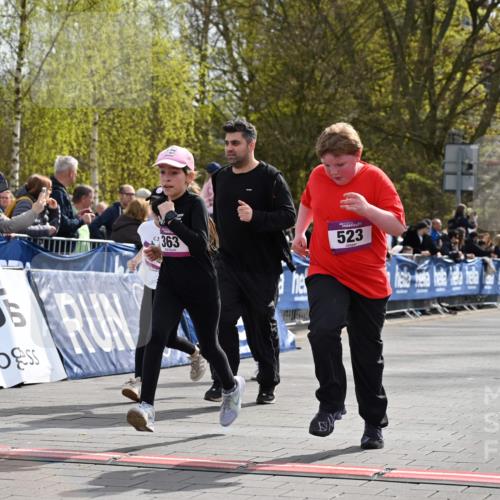 12.04.2026 - 45. Internationalen Wilhelmsburger Insellauf J. Mangold http://msf.ph/oto/9524569 12.04.2026 14:51:38 Ziel 1071, 523, 363, 342, 505 meine-sportfotos.de