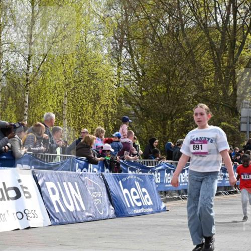 12.04.2026 - 45. Internationalen Wilhelmsburger Insellauf J. Mangold http://msf.ph/oto/9524586 12.04.2026 14:51:45 Ziel 891, 512 meine-sportfotos.de