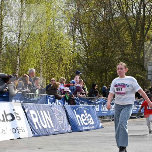 12.04.2026 - 45. Internationalen Wilhelmsburger Insellauf J. Mangold http://msf.ph/oto/9524587 12.04.2026 14:51:45 Ziel 891, 512 meine-sportfotos.de