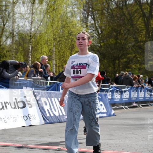 12.04.2026 - 45. Internationalen Wilhelmsburger Insellauf J. Mangold http://msf.ph/oto/9524589 12.04.2026 14:51:46 Ziel 891, 512, 394 meine-sportfotos.de
