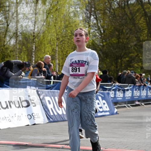 12.04.2026 - 45. Internationalen Wilhelmsburger Insellauf J. Mangold http://msf.ph/oto/9524590 12.04.2026 14:51:46 Ziel 891, 512, 394 meine-sportfotos.de