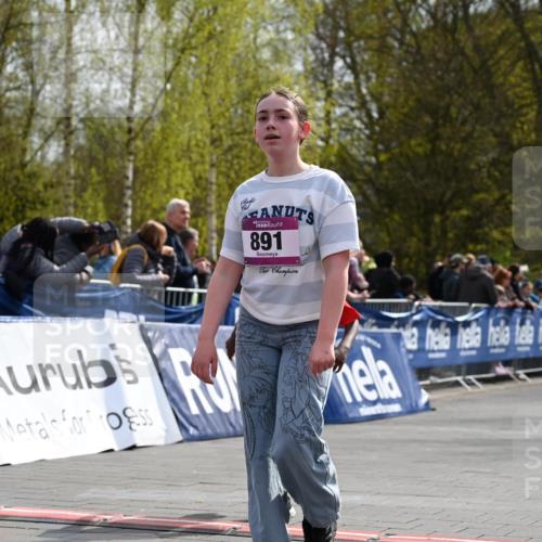12.04.2026 - 45. Internationalen Wilhelmsburger Insellauf J. Mangold http://msf.ph/oto/9524591 12.04.2026 14:51:46 Ziel 891, 512, 394 meine-sportfotos.de
