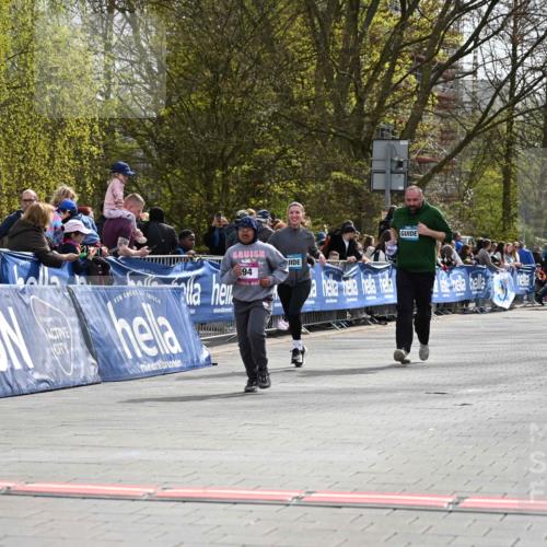 12.04.2026 - 45. Internationalen Wilhelmsburger Insellauf J. Mangold http://msf.ph/oto/9524595 12.04.2026 14:51:49 Ziel 891, 512, 394 meine-sportfotos.de